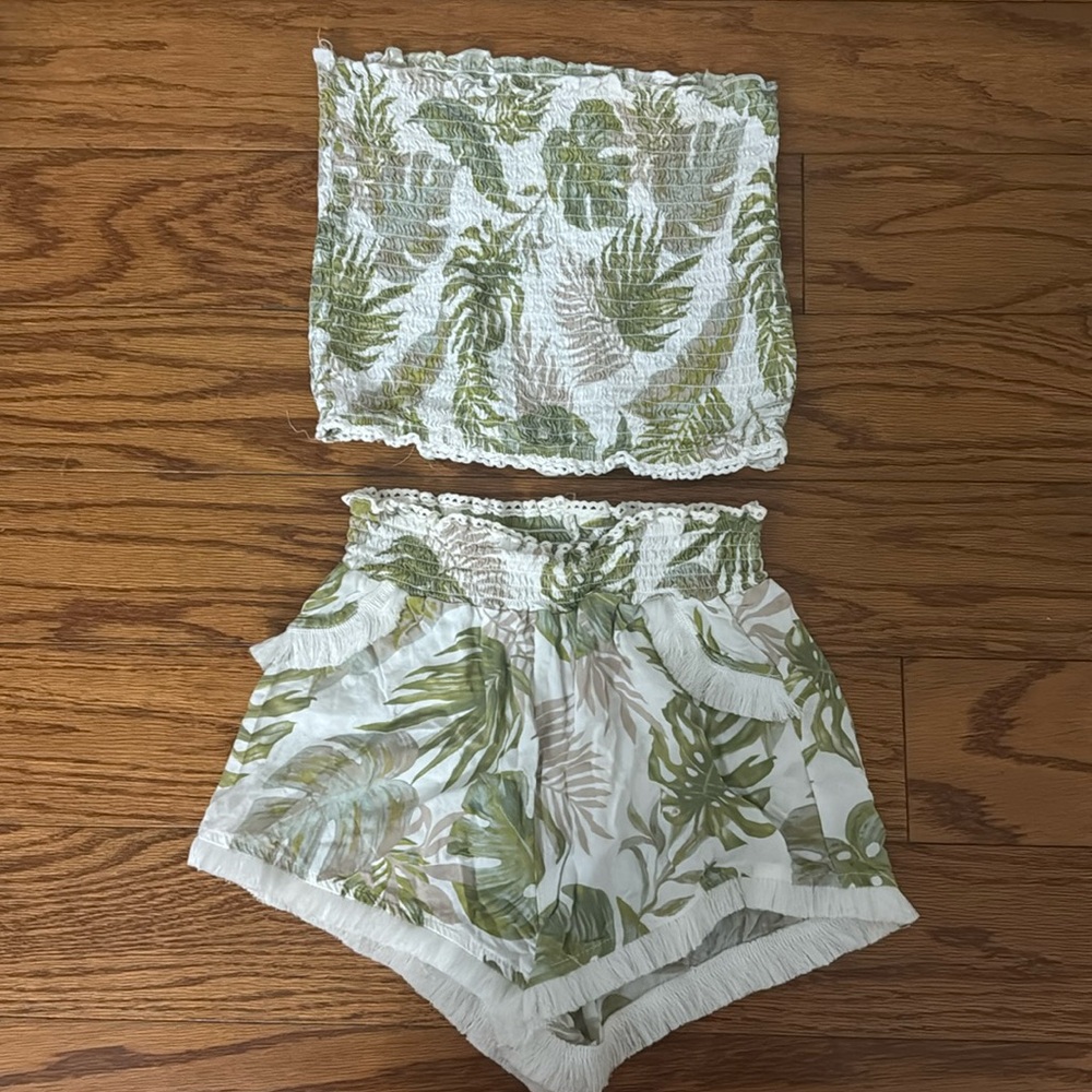 VINTAGE HAVANA SAGE KHAKI TROPICAL LEAF SMOCKED TUBE AND FRINGE SHORT SET